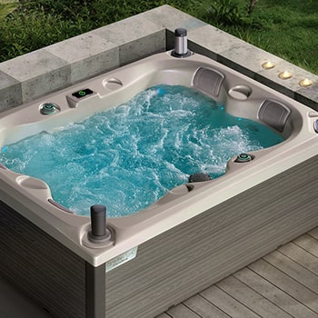 Spa One et le spa de détente Clawn par Canadian Spa International