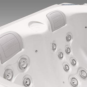 Spa One et le spa de détente Clawn par Canadian Spa International