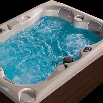 Spa One et le spa de détente Clawn par Canadian Spa International