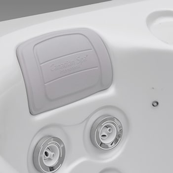 Spa One et le spa de détente Clawn par Canadian Spa International