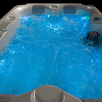 Spa One et le spa de détente Clawn par Canadian Spa International