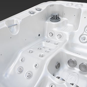 Spa One et le spa de détente Corall par Canadian Spa International