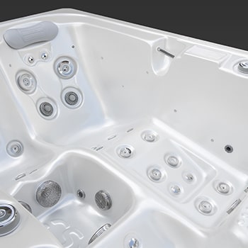 Spa One et le spa de détente Corall par Canadian Spa International