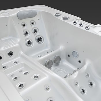 Spa One et le spa de détente Corall par Canadian Spa International