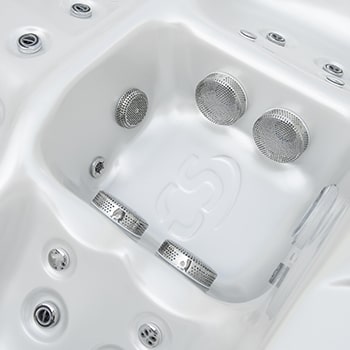 Spa One et le spa de détente Corall par Canadian Spa International