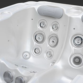 Spa One et le spa de détente Corall par Canadian Spa International