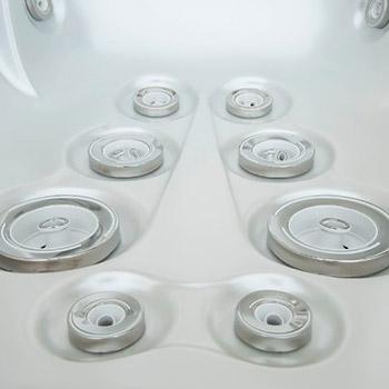 Spa One et le spa de détente Delphina Deluxe par Canadian Spa International