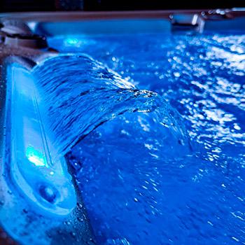 Spa One et le spa de détente Delphina Deluxe par Canadian Spa International