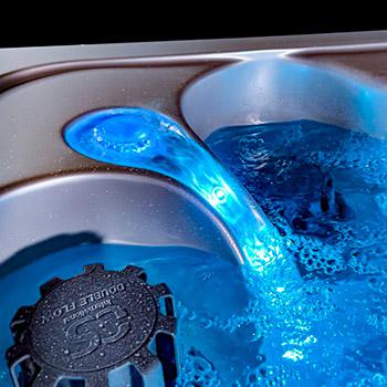 Spa One et le spa de détente Delphina Deluxe par Canadian Spa International