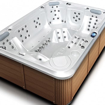 Spa One et le spa de détente Gladius par Canadian Spa International