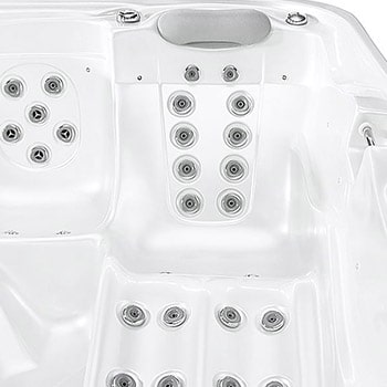 Spa One et le spa de détente Gladius par Canadian Spa International