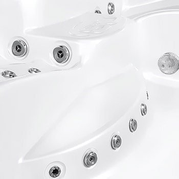 Spa One et le spa de détente Gladius par Canadian Spa International