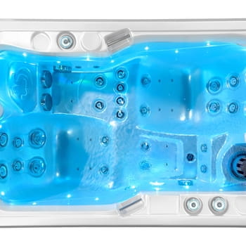 Spa One et le spa de détente Lara Mini par Canadian Spa International