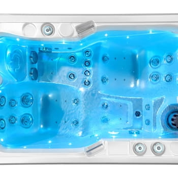 Spa One et le spa de détente Lara Mini par Canadian Spa International