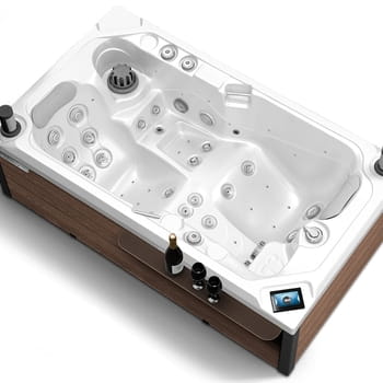 Spa One et le spa de détente Lara Mini par Canadian Spa International