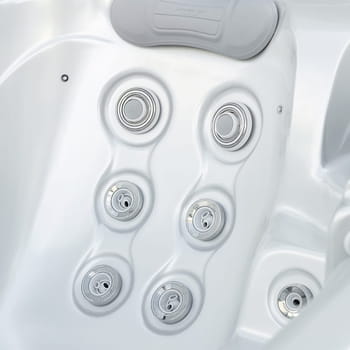 Spa One et le spa de détente Lara Mini par Canadian Spa International