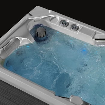 Spa One et le spa de détente Lara Mini par Canadian Spa International