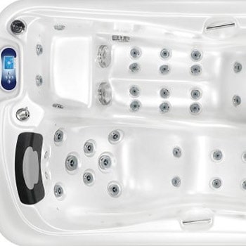 Spa One et le spa de détente Lara Mini par Canadian Spa International