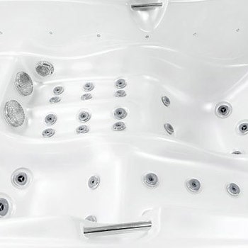 Spa One et le spa de détente Lara Mini par Canadian Spa International