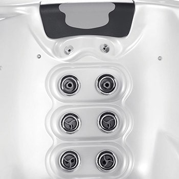 Spa One et le spa de détente Manta par Canadian Spa International