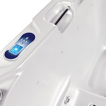 Spa One et le spa de détente Manta par Canadian Spa International