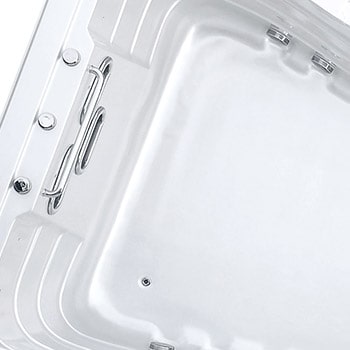 Spa One and the swim spa Mollus by Canadian Spa International