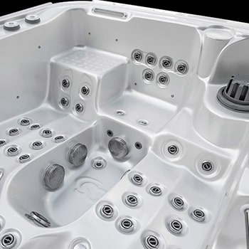 Spa One et le spa de détente Natura par Canadian Spa International