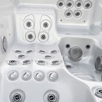 Spa One et le spa de détente Natura par Canadian Spa International