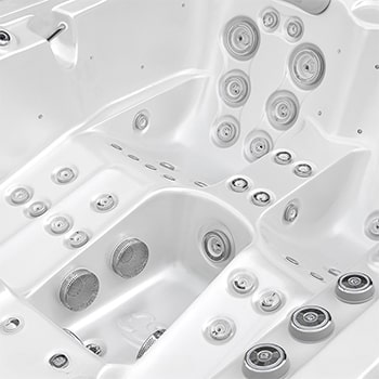 Spa One et le spa de nage Nautilus XL par Canadian Spa International