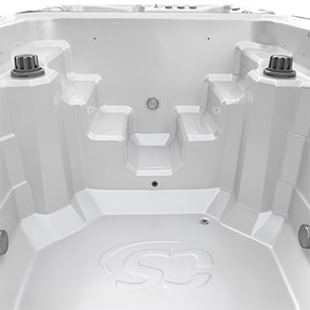 Spa One et le spa de nage Nautilus XL par Canadian Spa International