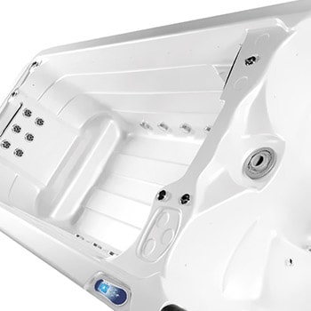 Spa One and the swim spa Nautilus XXL by Canadian Spa International