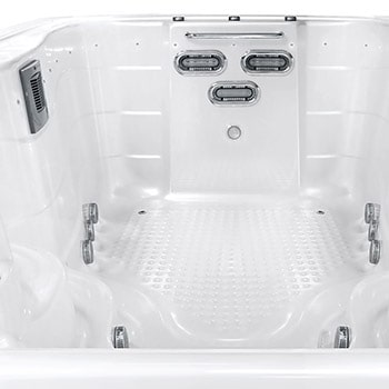 Spa One and the swim spa Nautilus XXXL by Canadian Spa International