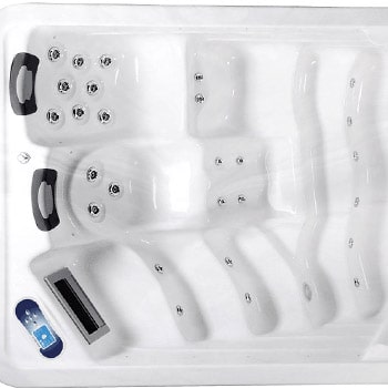 Spa One et le spa de nage Octopus par Canadian Spa International