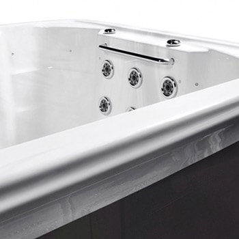 Spa One et le spa de nage Octopus par Canadian Spa International